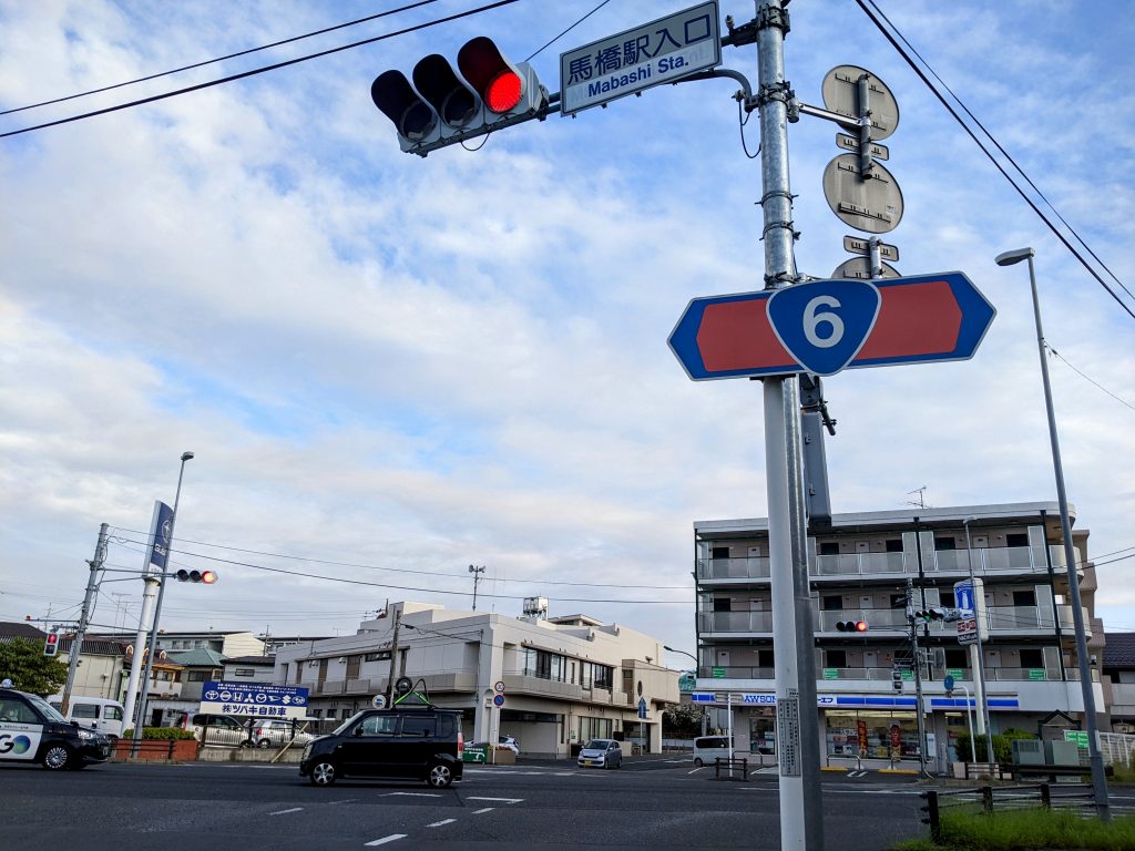 ⑥ローソン・スリーエフの方へ横断歩道を渡ります。